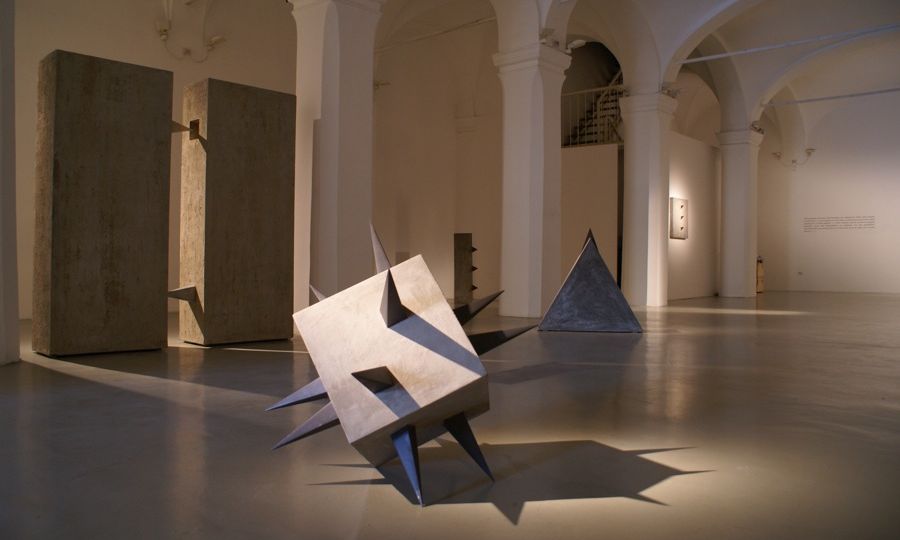 Mauro Staccioli, Barriera 1970-92, Galleria Niccoli 2012, foto 1