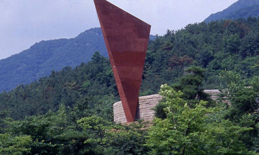 Mauro Staccioli, Kwachon 1990, foto 1