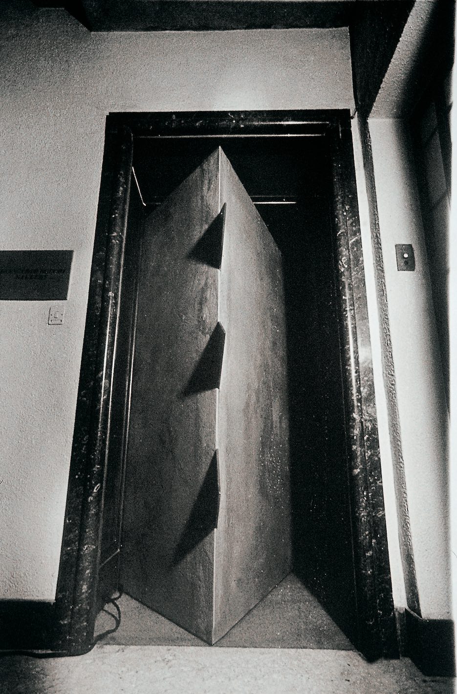 Mauro Staccioli, Senza Titolo, 1975, Galleria Bocchi, Milano, E. Cattaneo