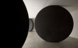 Scultura intervento, iron and painted concrete, Ph. A. Maniscalco Mauro Staccioli, Galleria Fumagalli, 2007, Fotografia