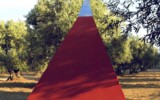 Piramide '11, red concrete and inox steel, 440x400x400 cm. Foto di R. Alfieri. Mauro Staccioli, Piramide '11, Scolacium e MARCA 2011, foto 21