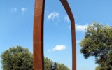 Cerchio imperfetto '08, corten steel, 1020x1020x80 cm, Piazzetta Reale, Milano, 2008. Foto di A. Renda. Mauro Staccioli, Cerchio imperfetto '08, Scolacium e MARCA 2011, foto 3