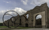 Seneffe '14, painted tubular steel, cm Ø1000x22, Ph. E. Giovinazzo Mauro Staccioli, Seneffe '14, Terme di Caracalla 2018, foto 1