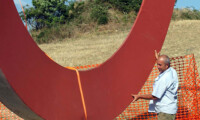 Installazione di "Anello 1997-2005", località Poggio di San Martino, Credits Associazione Archivio Mauro Staccioli. Foto di Sergio Borghesi.