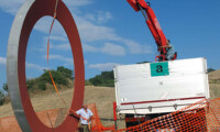 Installazione di "Anello 1997-2005", località Poggio di San Martino, Credits Associazione Archivio Mauro Staccioli. Foto di Sergio Borghesi.